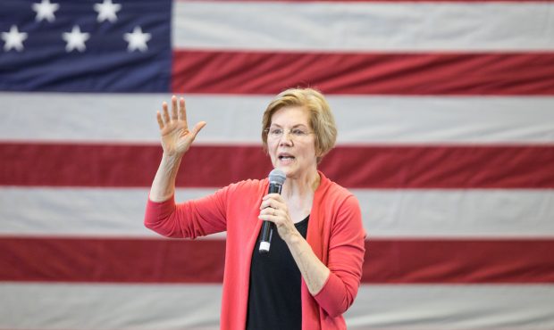 MANCHESTER, NH - JANUARY 12:  Sen. Elizabeth Warren (D-MA), speaks during a New Hampshire organizin...