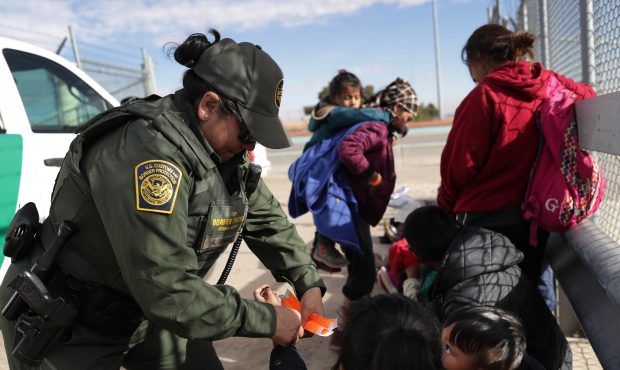 EL PASO, TEXAS - FEBRUARY 01:  A U.S. Border Patrol agent takes Central American immigrants into cu...