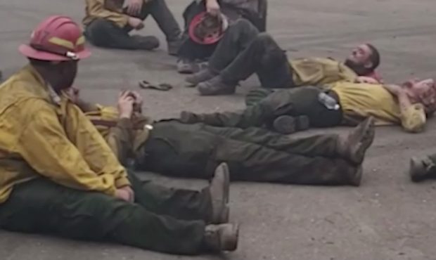 An Oregon fire crew takes a break after fighting the Lionshead Fire. (Theodore Hiner)...