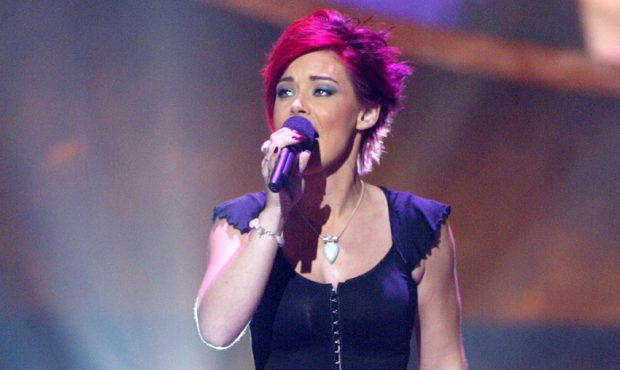 Nikki McKibbin performs at FOX-TV's "American Idol" in Los Angeles, Ca. Tuesday, August 27, 2002. (...