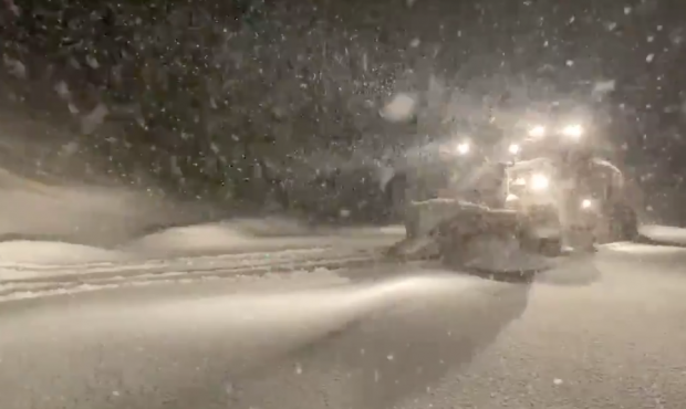 Crews plowing SR210 in Little Cottonwood Canyon Photo: UDOT Cottonwood Canyons...