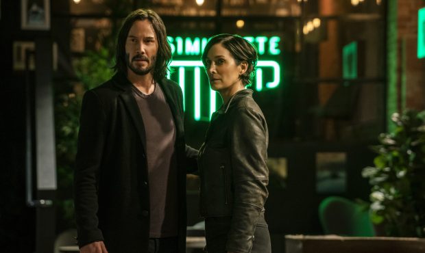 (L-r) KEANU REEVES as Neo/Thomas Anderson and CARRIE-ANNE MOSS as Trinity in Warner Bros. Pictures,...