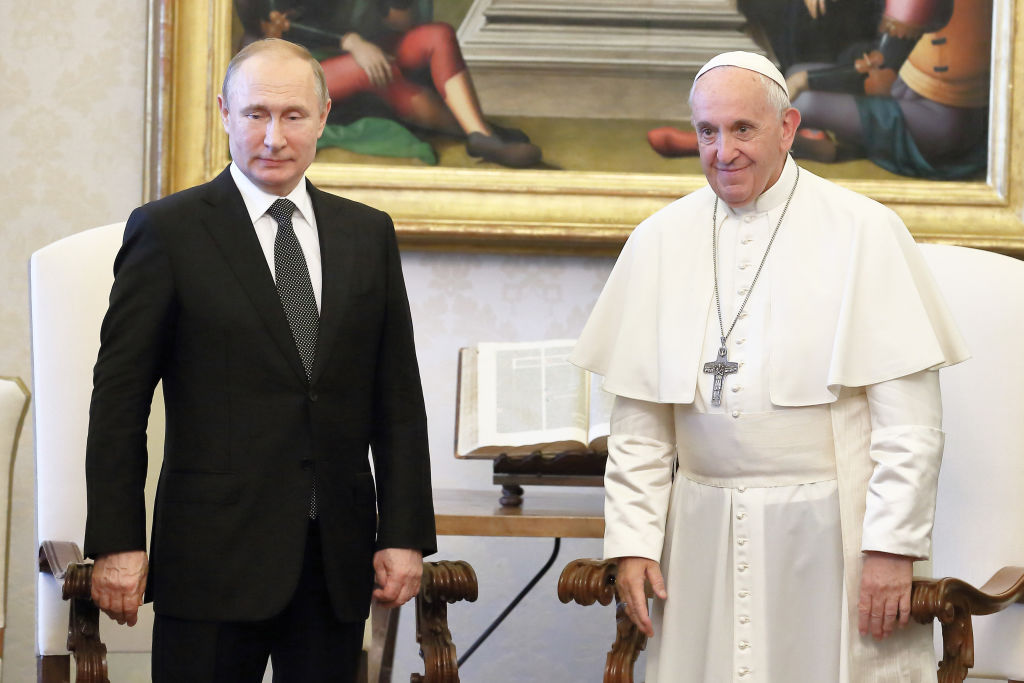 VATICAN CITY, VATICAN - JULY 04: Russian Federation President Vladimir Putin (L) meets with Pope Fr...