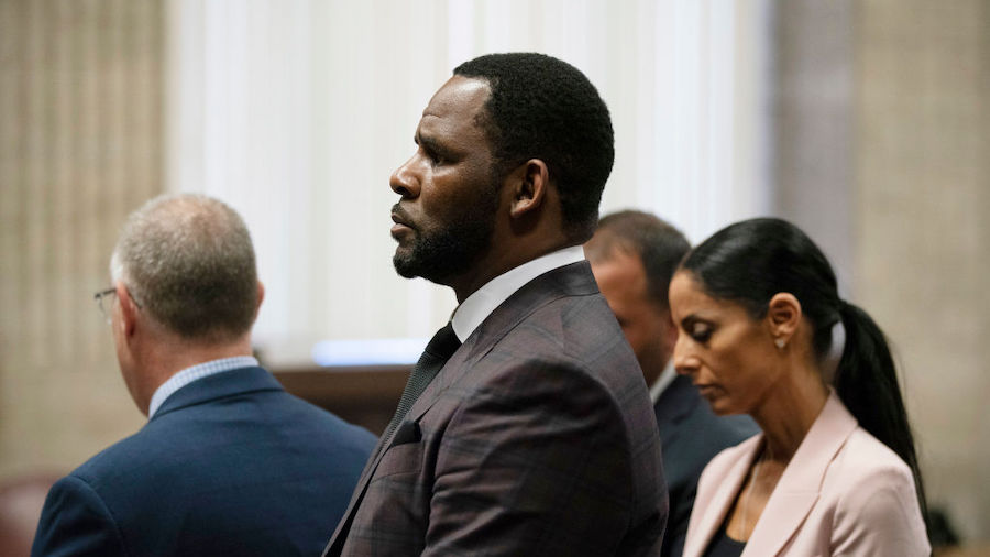 R. Kelly (C) appears at a hearing before Judge Lawrence Flood at Leighton Criminal Court Building J...
