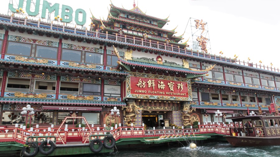 An iconic Hong Kong floating restaurant has sunk, just days after it was towed out to sea en route ...
