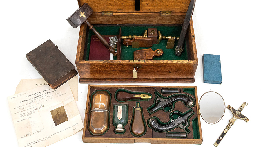 This 19th century vampire-slaying kit was owned by Lord William Malcolm Hailey. (Credit: Hansons Au...