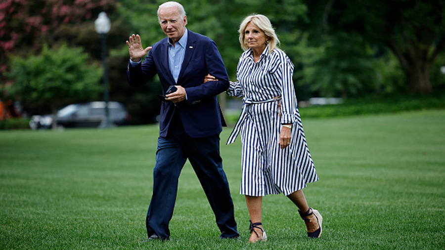 WASHINGTON, DC - AUGUST 08: U.S. President Joe Biden and first lady Jill Biden walk across the Sout...