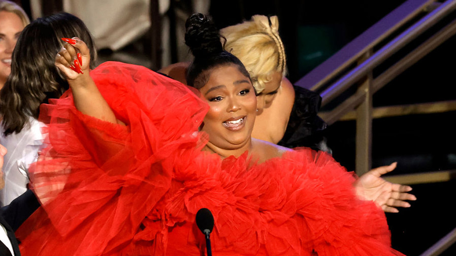 LOS ANGELES, CALIFORNIA - SEPTEMBER 12: Lizzo accepts Outstanding Competition Program for "Lizzo's ...