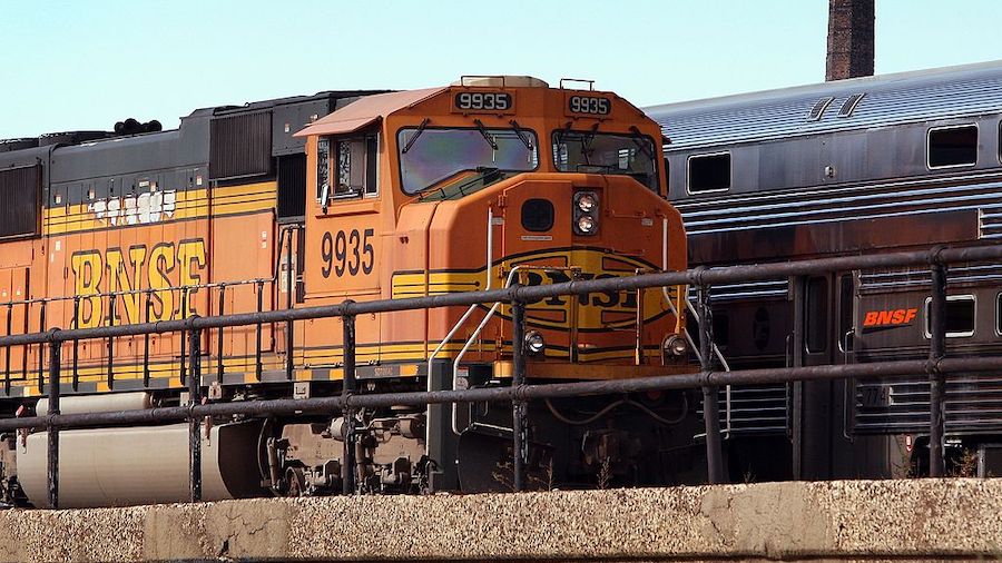 A Burlington Northern Santa Fe (BNSF) engine pulls a train loaded with coal October 23, 2007 in Chi...