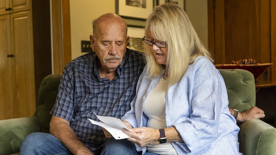 Ron and Sy Snarr of Salt Lake City, read a letter on Friday Aug. 19, from Jorge Benvenuto, who murd...