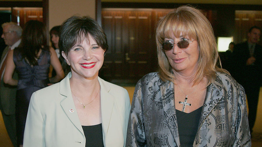 Penny Marshall (R) and Cindy Williams ("Laverne and Shirley") pose for a portrait during the The Na...