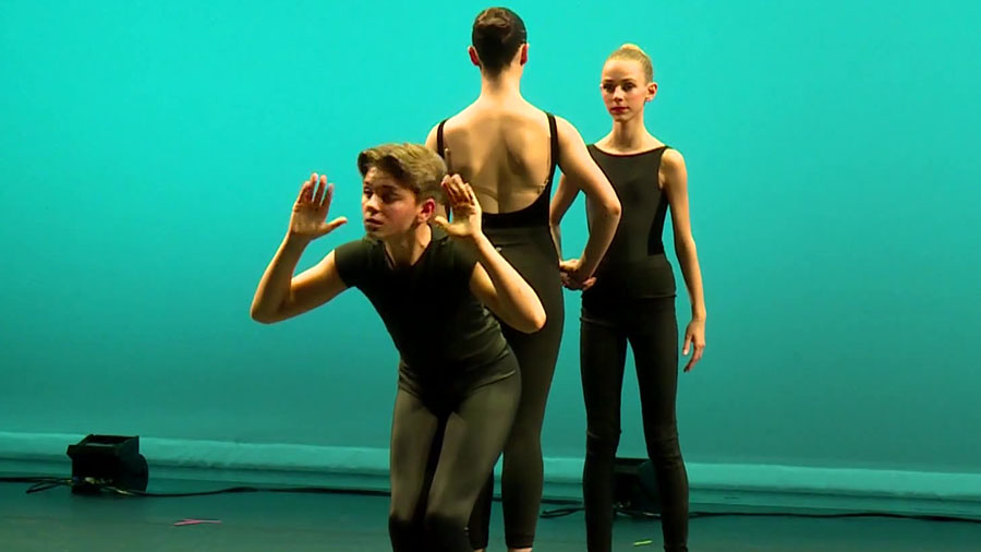 Young Utah dancers are sharing a message about the dangers of overusing social media. (KSL-TV)...