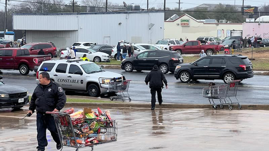 Authorities responded after false rumors about a free food giveaway led to gridlock and fights. (Ge...