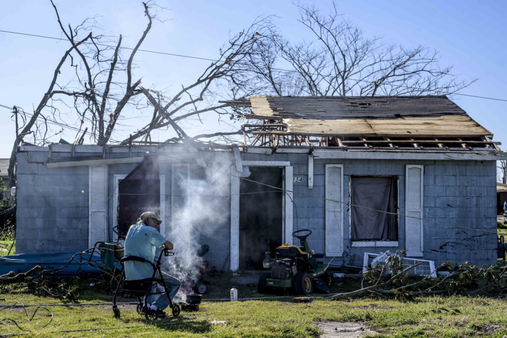 At least 25 killed as tornado rips through US state of Mississippi