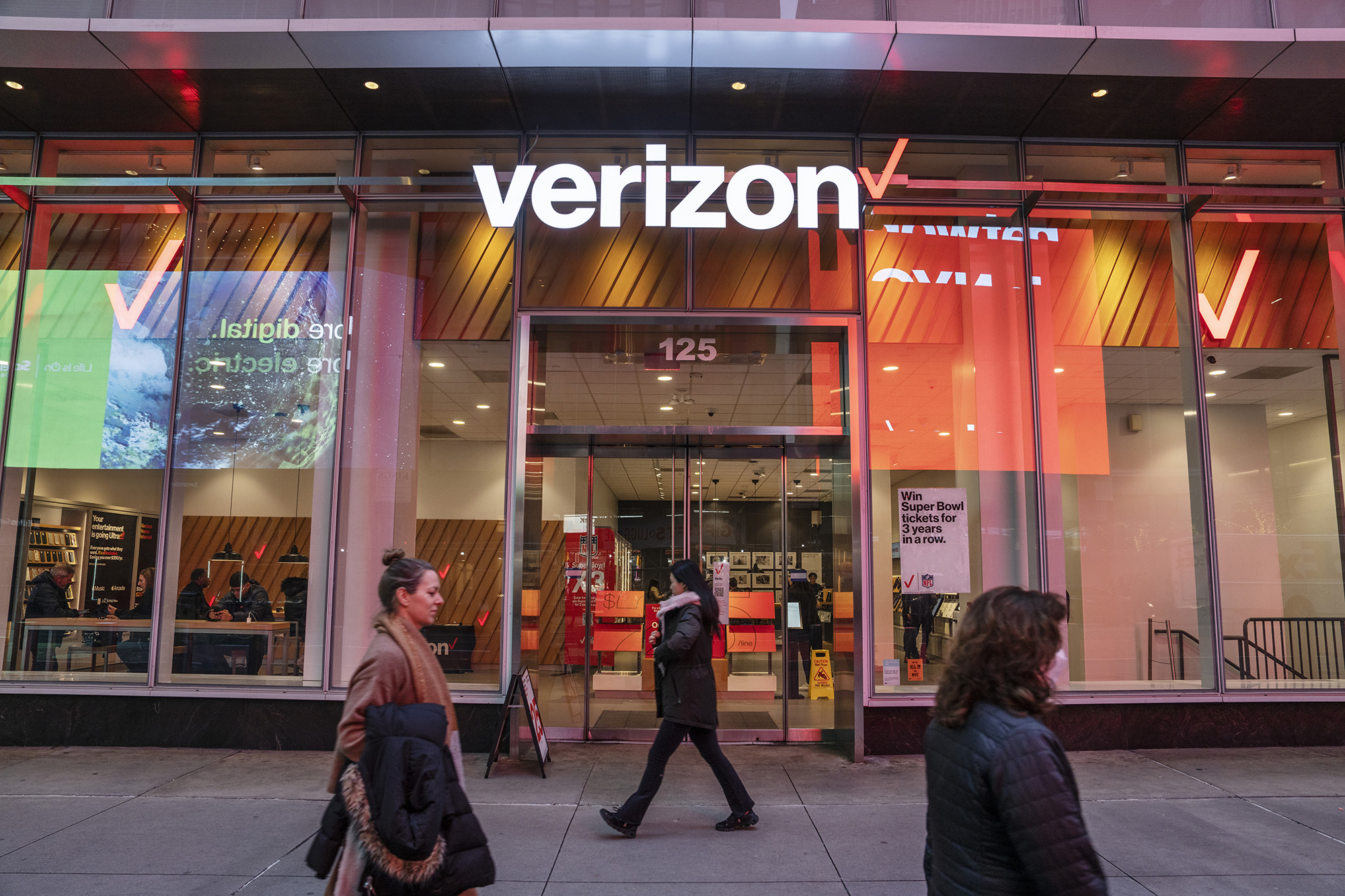 A Verizon store in New York, US, on Friday, Jan. 20, 2023. Verizon Communications Inc. is schedule ...