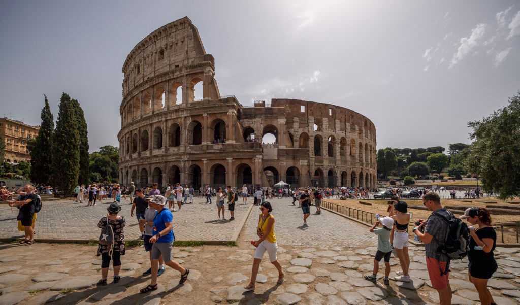 FILE: People refresh themself because off high temperatures around 39 degrees Celsius, at Colosseum...