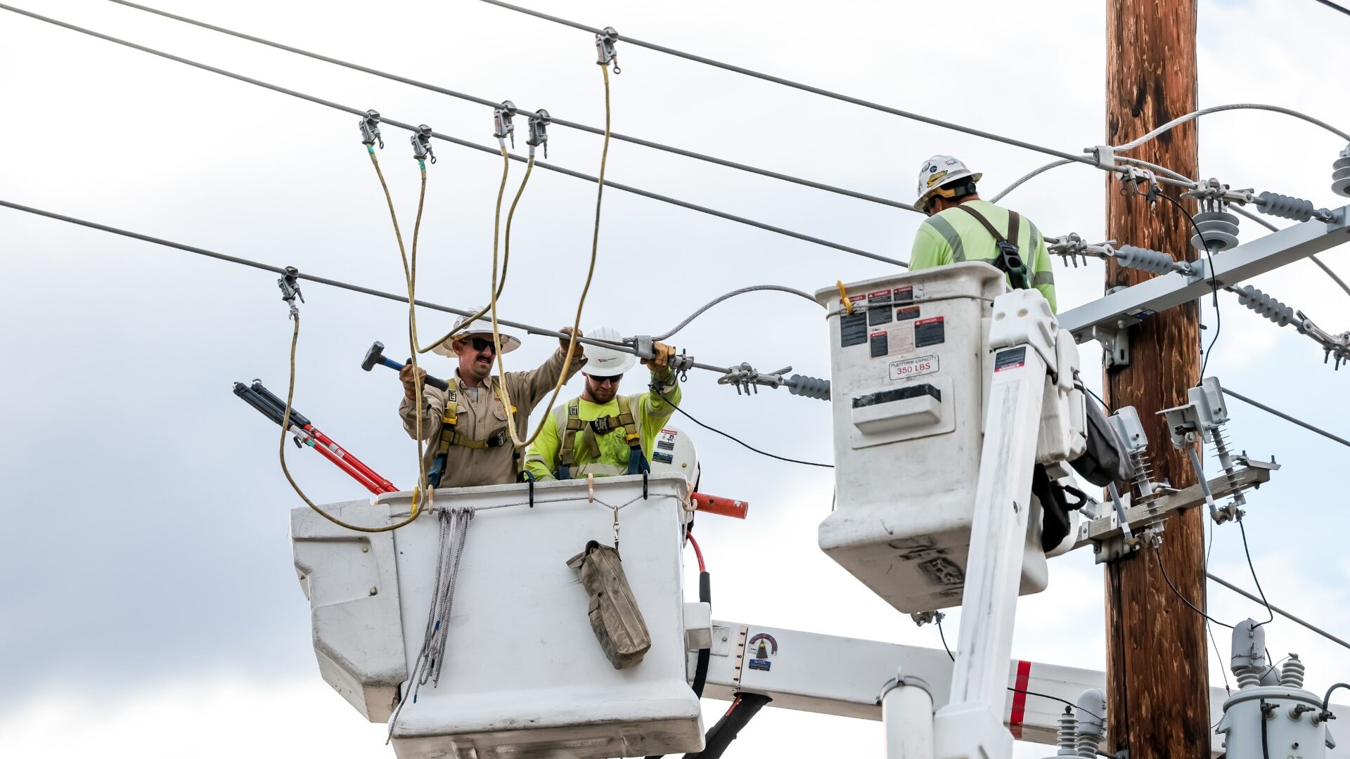 Power crews fixing power lines. Rocky Mountain Power reported more than 6,000 customers in Salt Lak...