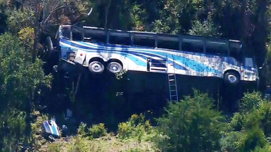 NY Bus Crash
Caption:	A bus carrying students from Farmingdale High School in Long Island crashed i...