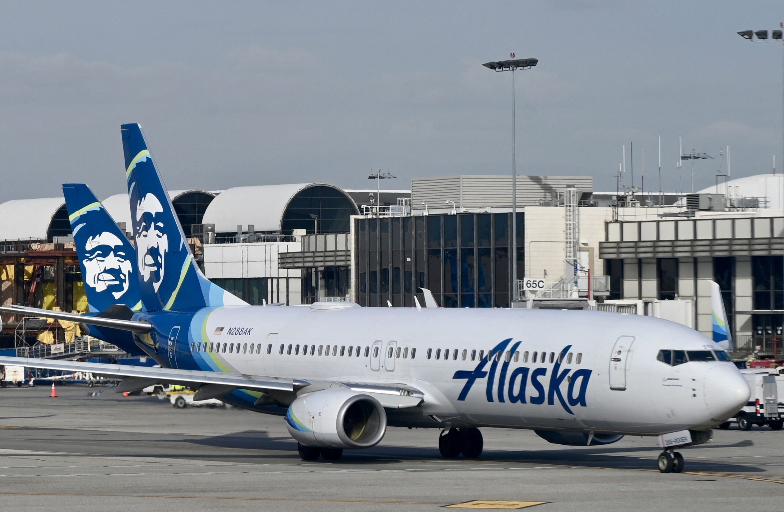 An Alaska Airlines pilot's alleged attempt to shut off engines mid-flight has aviation experts scru...