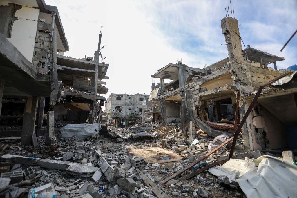 The effects of destruction caused by air strikes on homes seen on November 30, 2023 in Khan Yunis, ...
