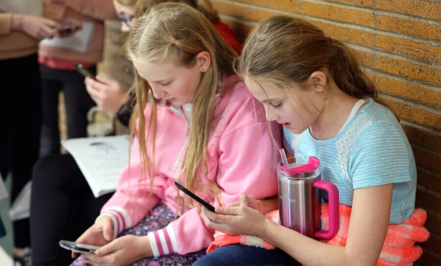 Utah lawmakers want to ban cell phones in classrooms, with opt-out options for school districts