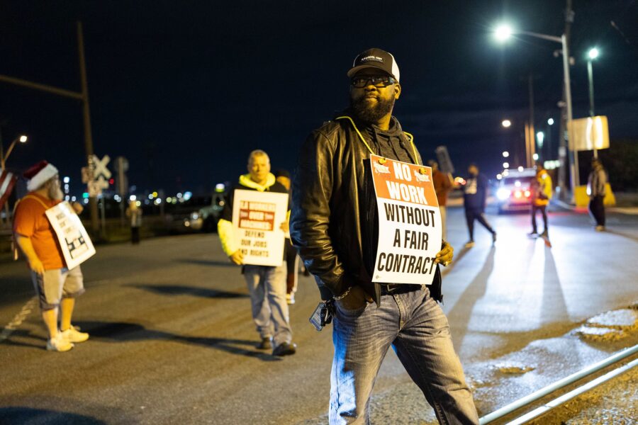 Port strike begins across America’s East Coast (1/1)